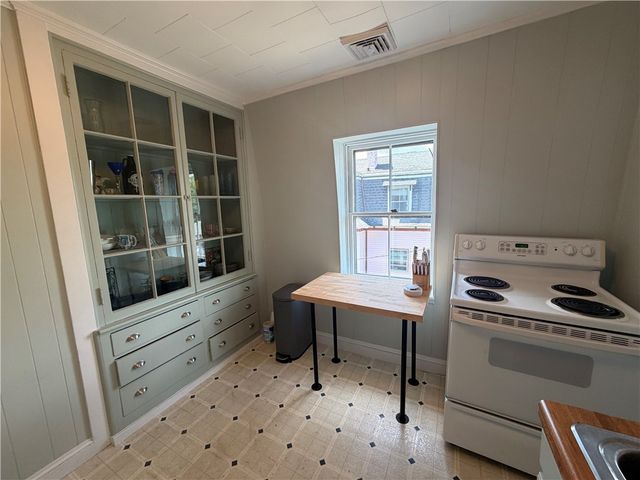 44 Everett Street 3, Newport, RI 02840