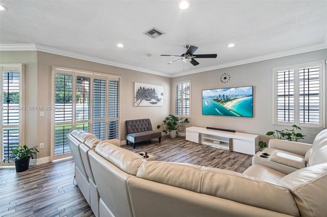 15941 NW 83rd Ave, Miami Lakes, FL 33016