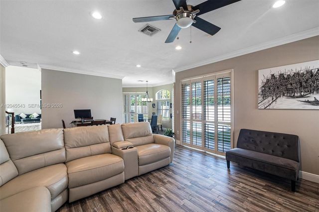 15941 NW 83rd Ave, Miami Lakes, FL 33016