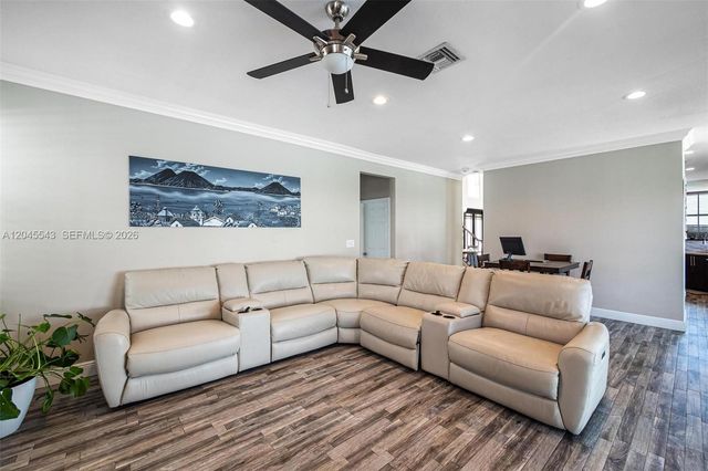 15941 NW 83rd Ave, Miami Lakes, FL 33016