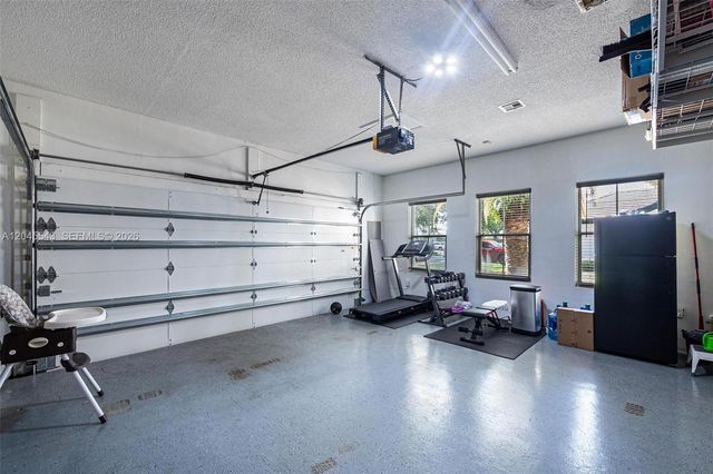 15941 NW 83rd Ave, Miami Lakes, FL 33016