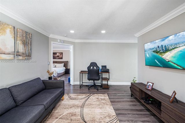15941 NW 83rd Ave, Miami Lakes, FL 33016