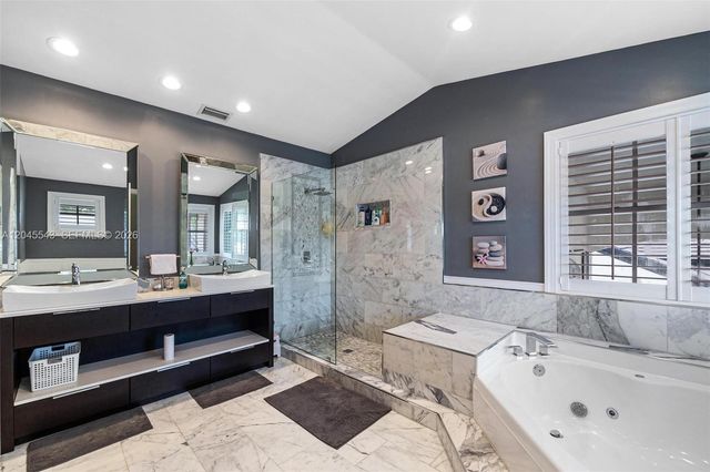 15941 NW 83rd Ave, Miami Lakes, FL 33016