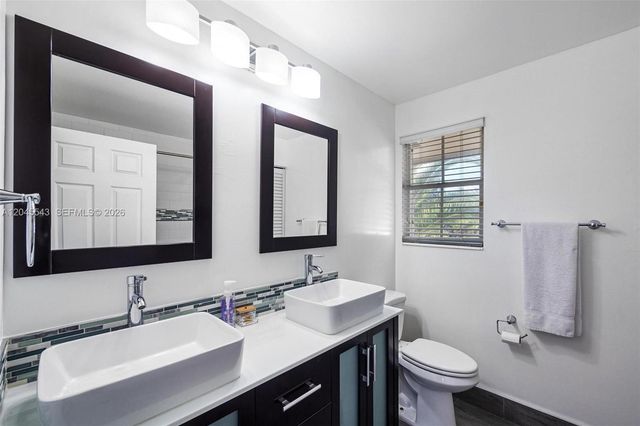 15941 NW 83rd Ave, Miami Lakes, FL 33016