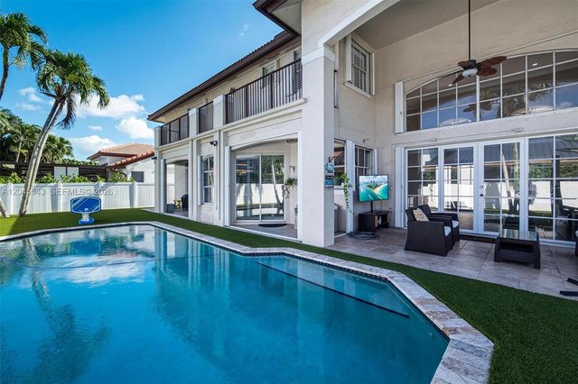 15941 NW 83rd Ave, Miami Lakes, FL 33016