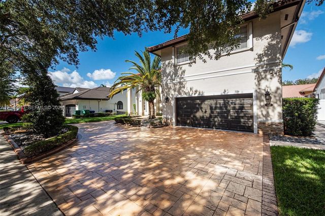 15941 NW 83rd Ave, Miami Lakes, FL 33016