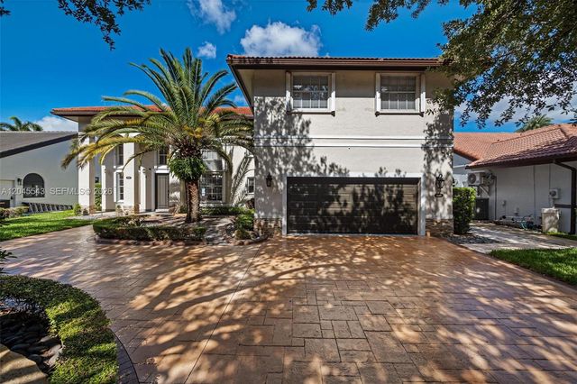 15941 NW 83rd Ave, Miami Lakes, FL 33016