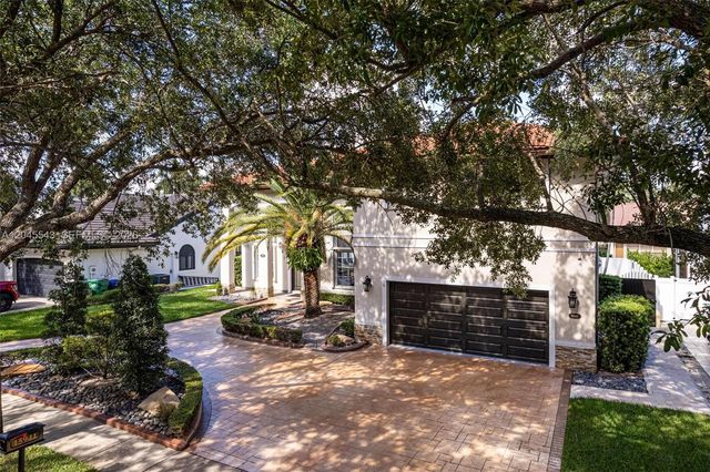 15941 NW 83rd Ave, Miami Lakes, FL 33016