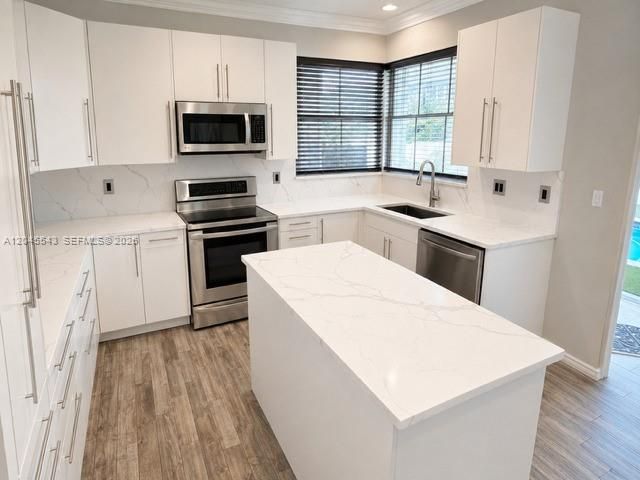 15941 NW 83rd Ave, Miami Lakes, FL 33016