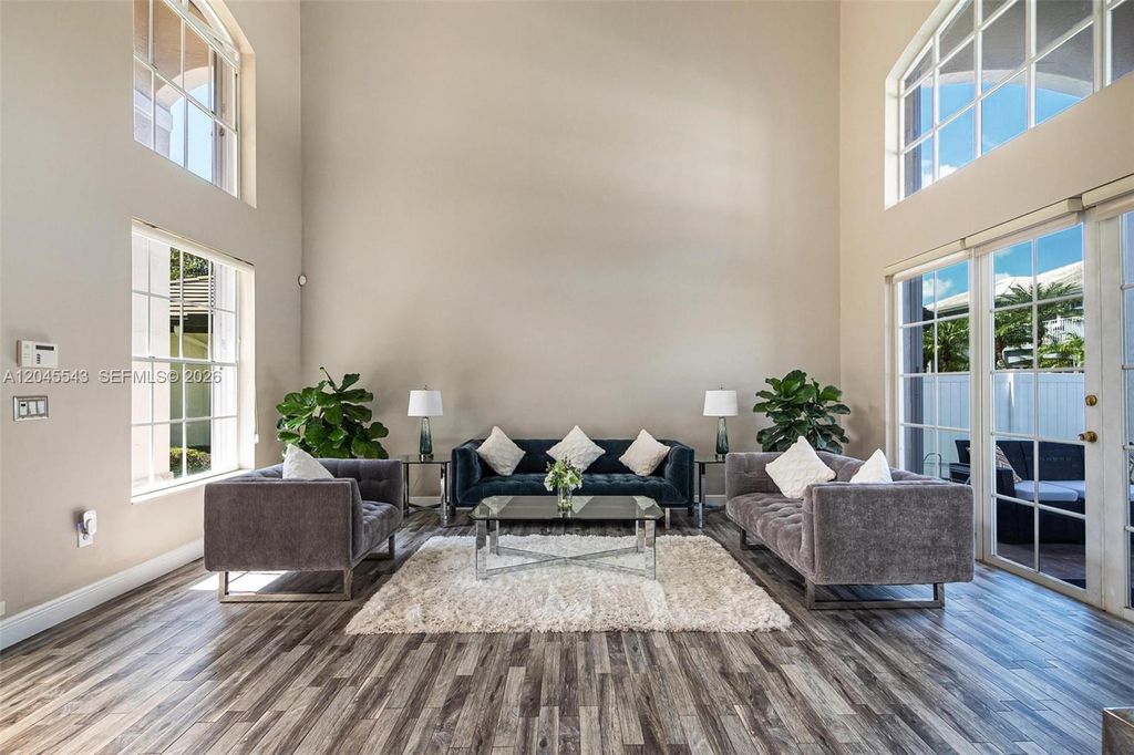 15941 NW 83rd Ave, Miami Lakes, FL 33016