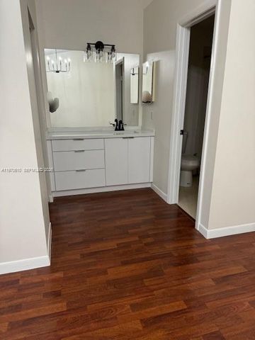 706 NW 108 TE, Pembroke Pines, FL 33026