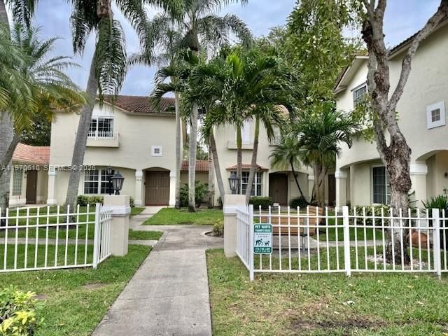 706 NW 108 TE, Pembroke Pines, FL 33026