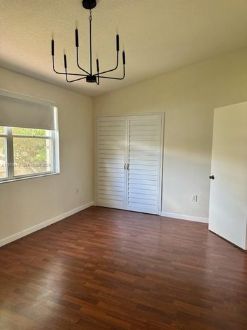 706 NW 108 TE, Pembroke Pines, FL 33026