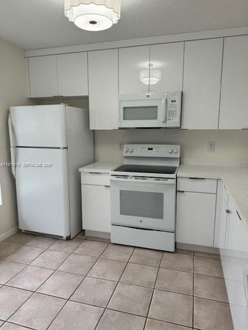 706 NW 108 TE, Pembroke Pines, FL 33026