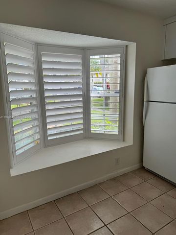 706 NW 108 TE, Pembroke Pines, FL 33026