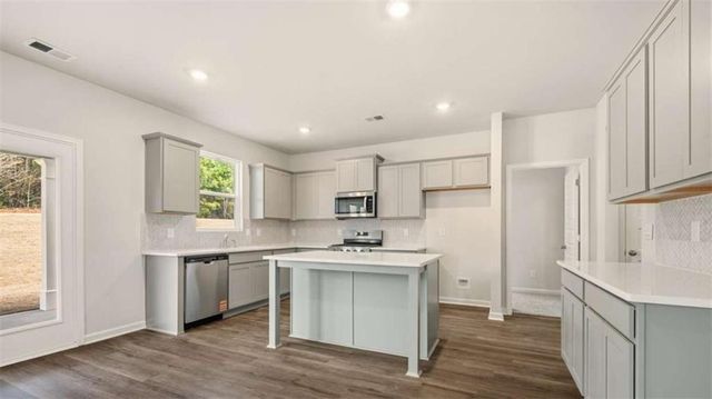 39 Weymouth Drive, Locust Grove, GA 30248