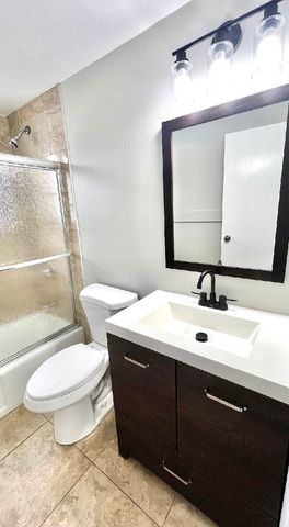 1355 Abbott Drive 3, Elgin, IL 60123