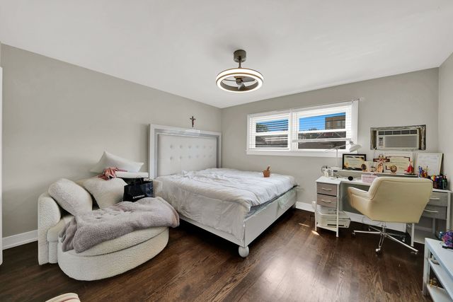 5550 S PULASKI Road, Chicago, IL 60629