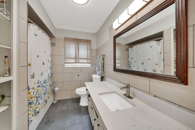 5550 S PULASKI Road, Chicago, IL 60629