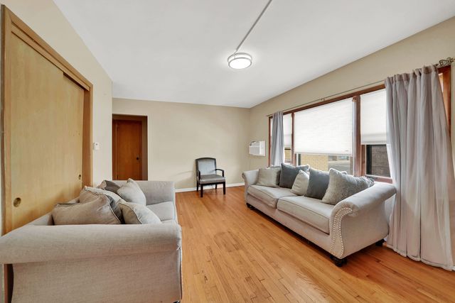 5550 S PULASKI Road, Chicago, IL 60629