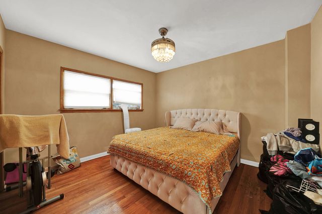 5550 S PULASKI Road, Chicago, IL 60629