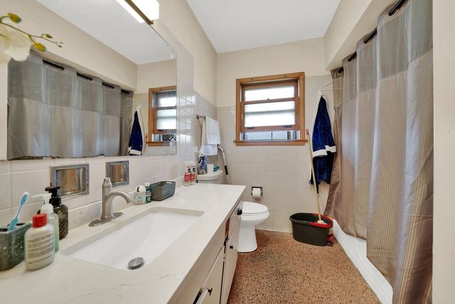 5550 S PULASKI Road, Chicago, IL 60629