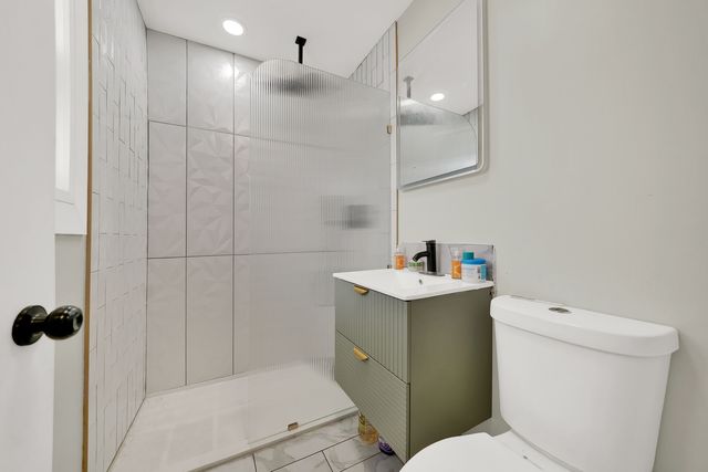 5550 S PULASKI Road, Chicago, IL 60629