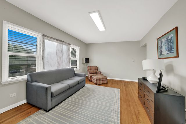 5550 S PULASKI Road, Chicago, IL 60629