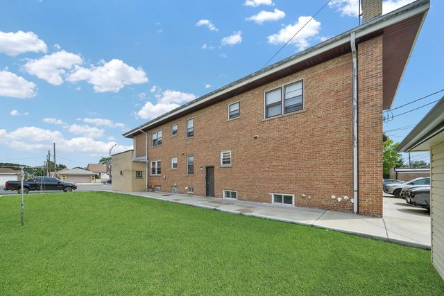 5550 S PULASKI Road, Chicago, IL 60629