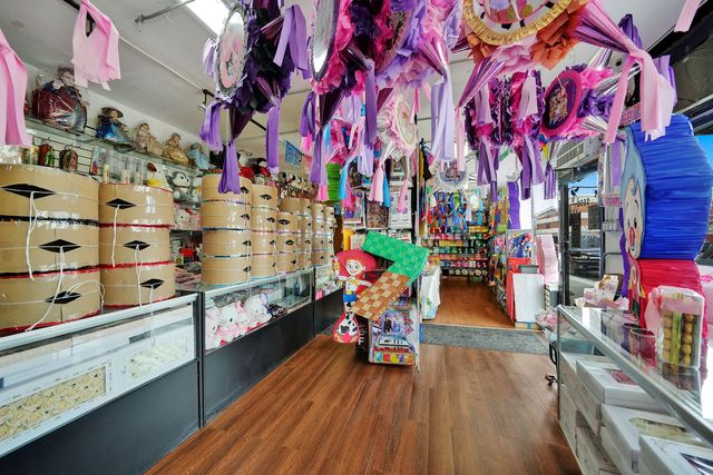 5550 S PULASKI Road, Chicago, IL 60629