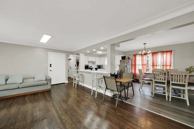 5550 S PULASKI Road, Chicago, IL 60629