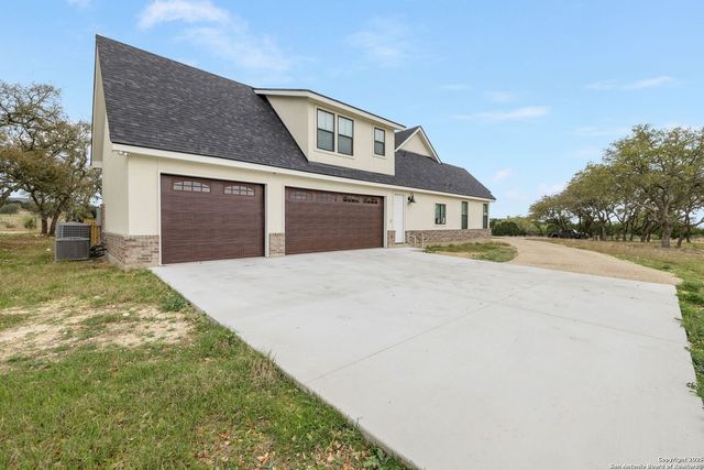 1062 Lariat, Bandera, TX 78003