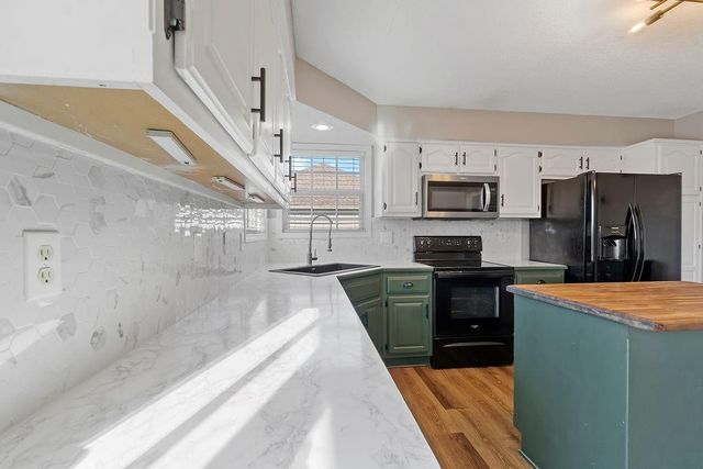 405 Sunny Lane, Raymore, MO 64083