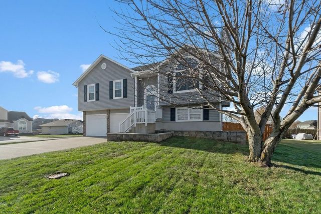 405 Sunny Lane, Raymore, MO 64083