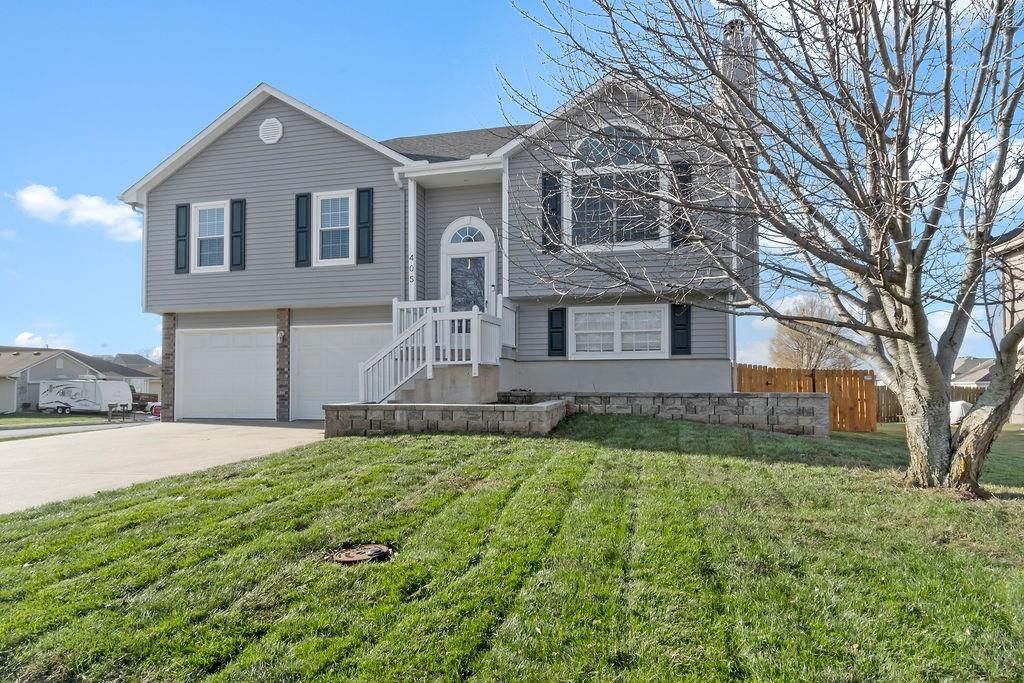 405 Sunny Lane, Raymore, MO 64083