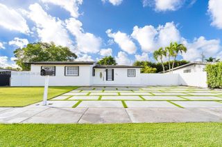 7884 NW 175th St, Hialeah, FL 33015
