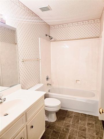 22 Stonebridge Court, Mobile, AL 36608