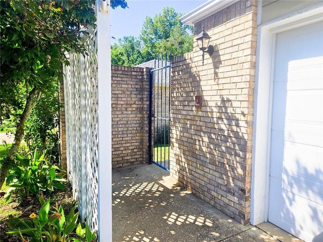 22 Stonebridge Court, Mobile, AL 36608