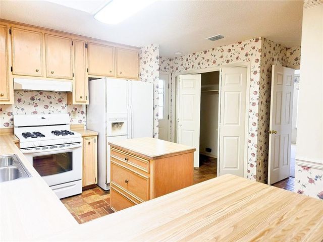 22 Stonebridge Court, Mobile, AL 36608