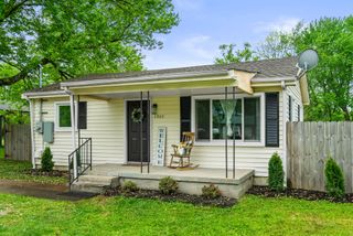2860 Old Greenbrier Pike, Greenbrier, TN 37073