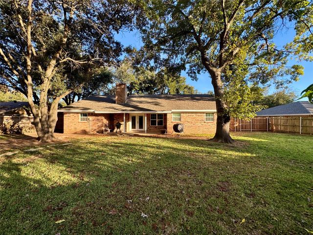 1116 Willowcreek Road, Cleburne, TX 76033