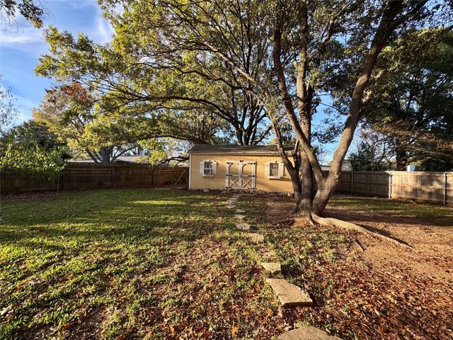 1116 Willowcreek Road, Cleburne, TX 76033