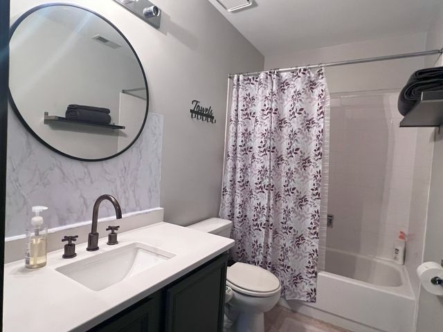 2051 Crossing Lane, Naperville, IL 60540