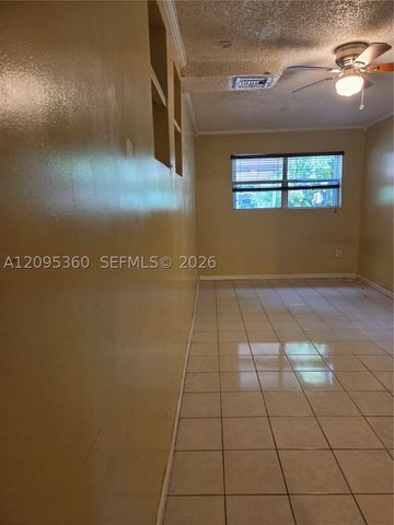 1957 NE 177th St 1, North Miami Beach, FL 33162