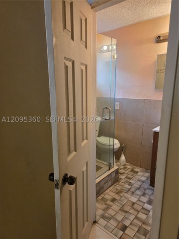 1957 NE 177th St 1, North Miami Beach, FL 33162