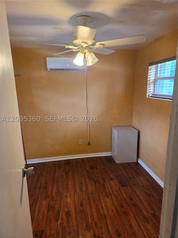 1957 NE 177th St 1, North Miami Beach, FL 33162