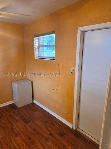 1957 NE 177th St 1, North Miami Beach, FL 33162