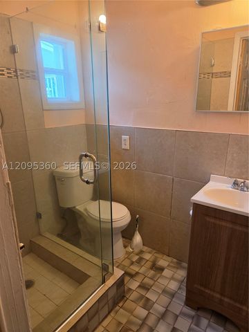 1957 NE 177th St 1, North Miami Beach, FL 33162