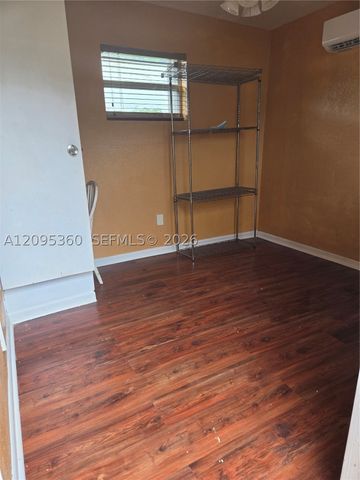 1957 NE 177th St 1, North Miami Beach, FL 33162
