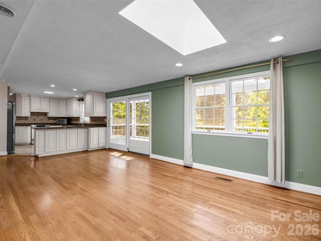 52 Forest Road, Asheville, NC 28803
